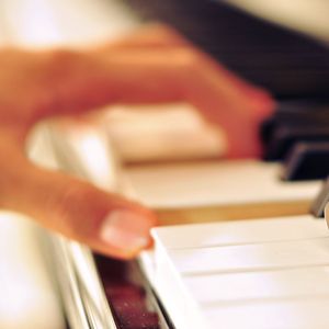 蜜桃免费观看电视剧的背景故事
